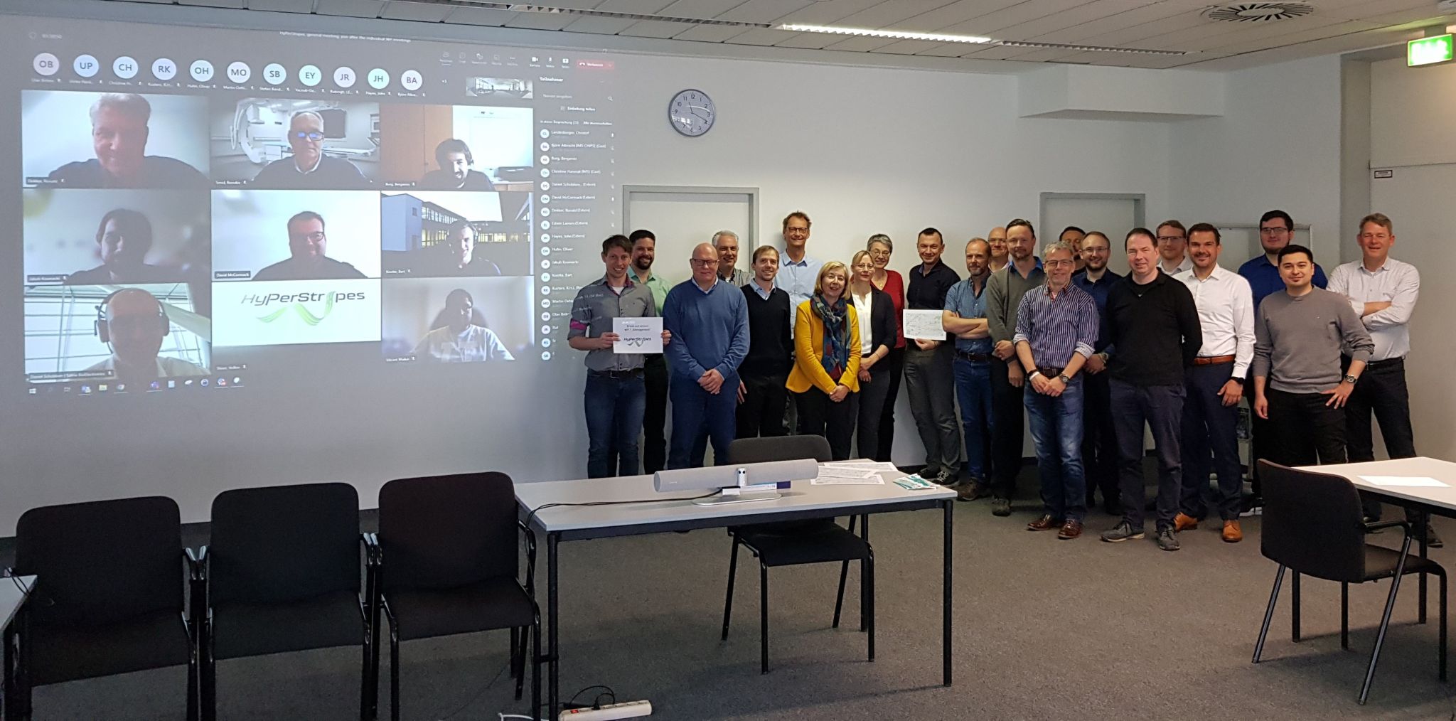 HyPerStripes Kick-Off-Meeting - Gruppenfoto mit den Teilnehmern